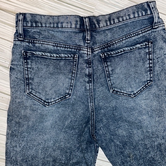 SO- High Rise Mom Jeans - Picture 3 of 4